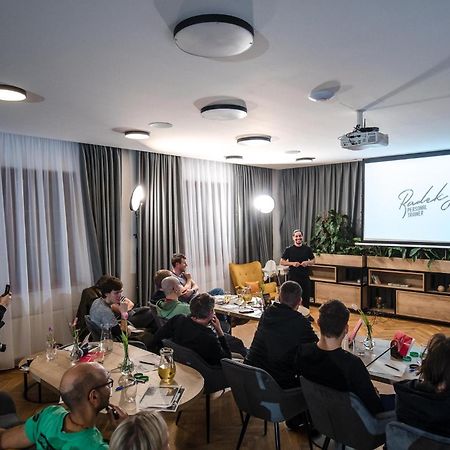 Hotel Restovna Jíloviště エクステリア 写真