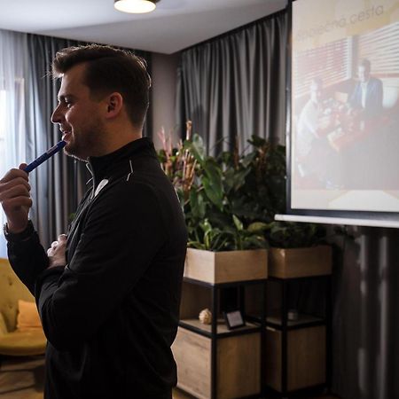 Hotel Restovna Jíloviště エクステリア 写真