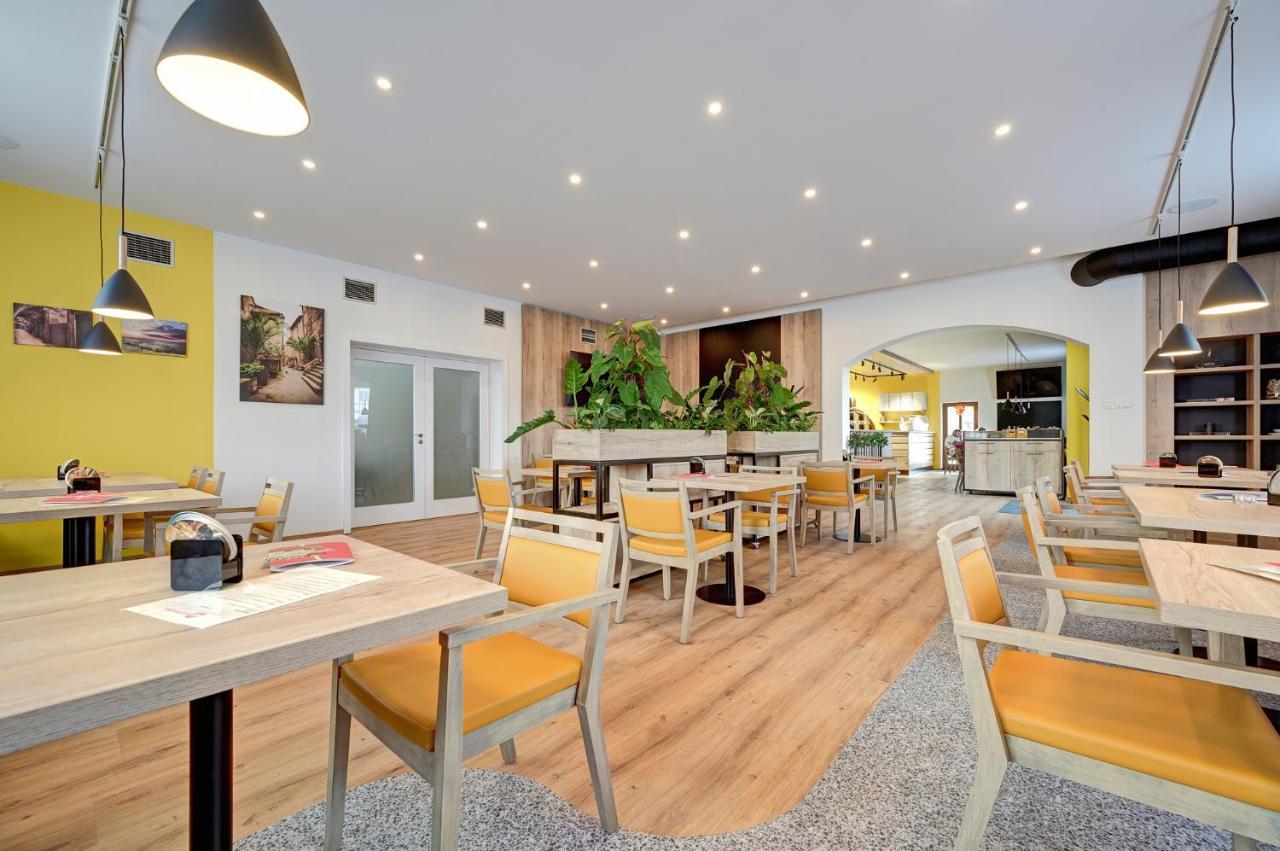 Hotel Restovna Jíloviště エクステリア 写真