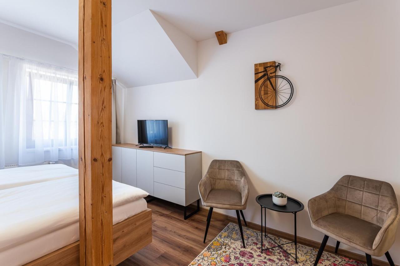 Hotel Restovna Jíloviště エクステリア 写真