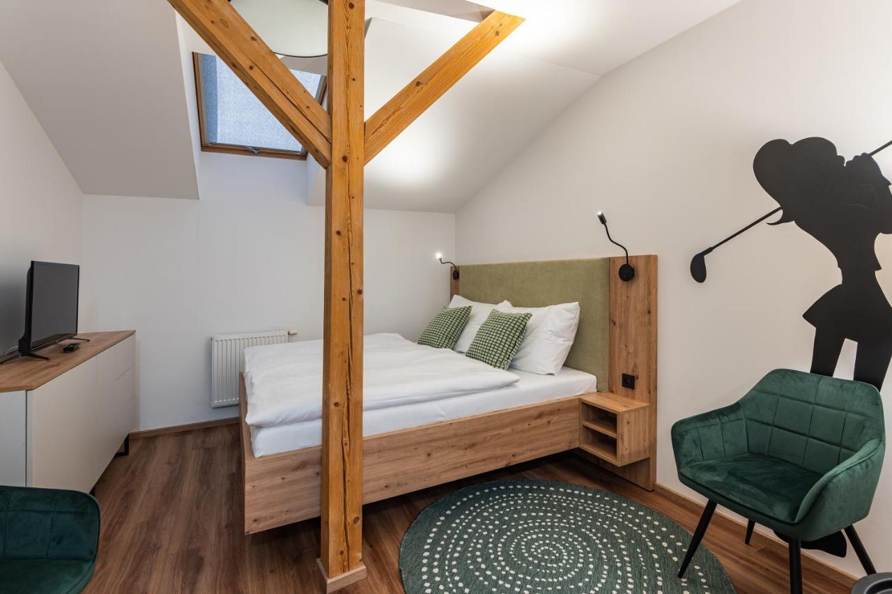 Hotel Restovna Jíloviště エクステリア 写真