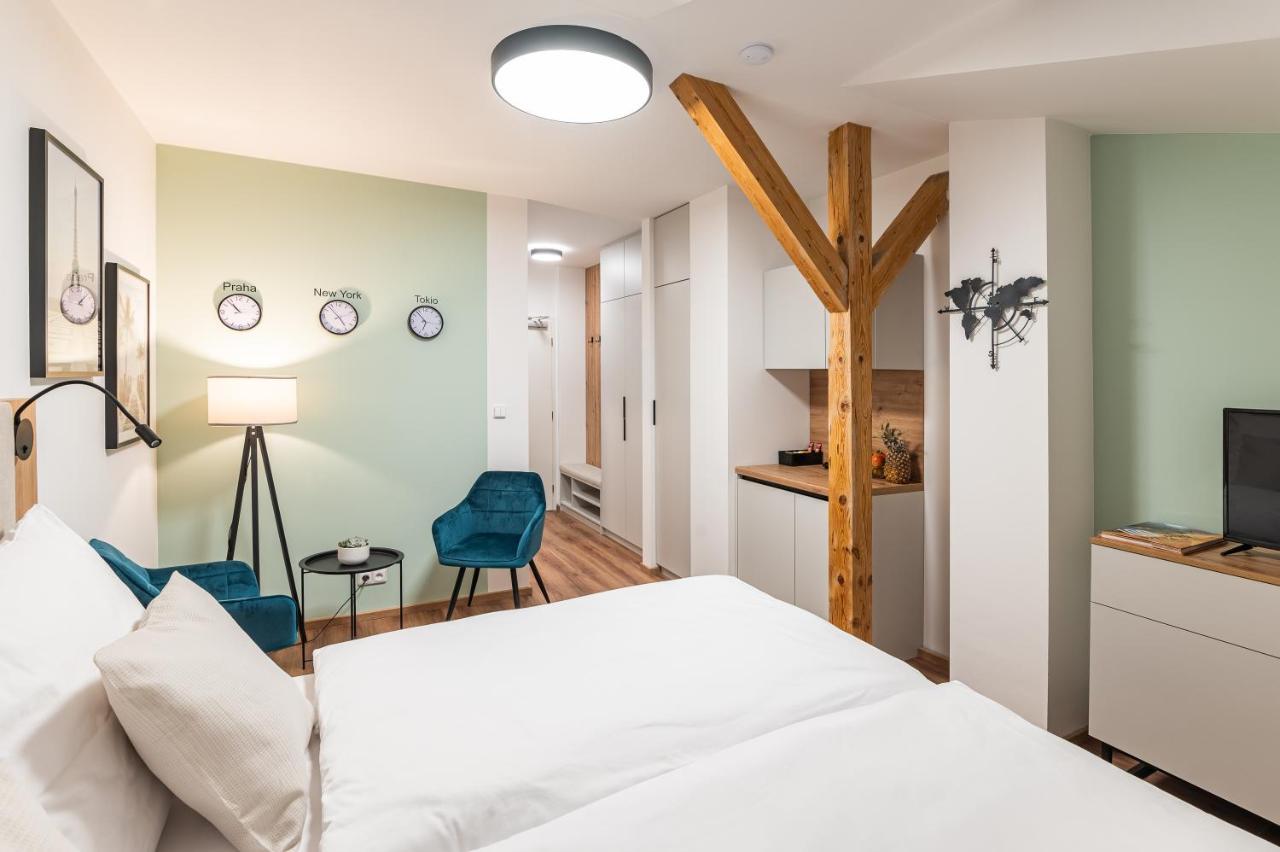 Hotel Restovna Jíloviště エクステリア 写真