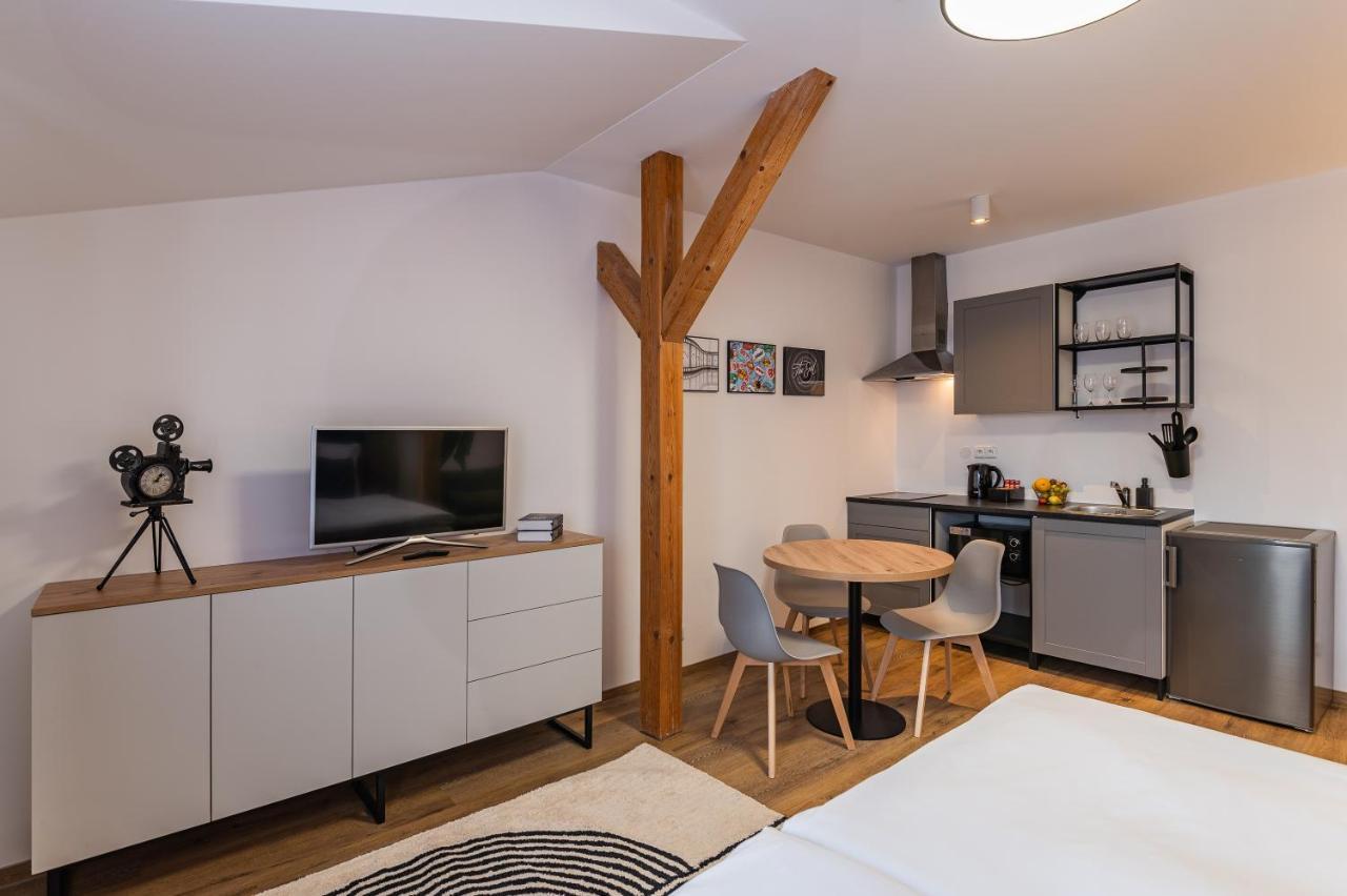 Hotel Restovna Jíloviště エクステリア 写真