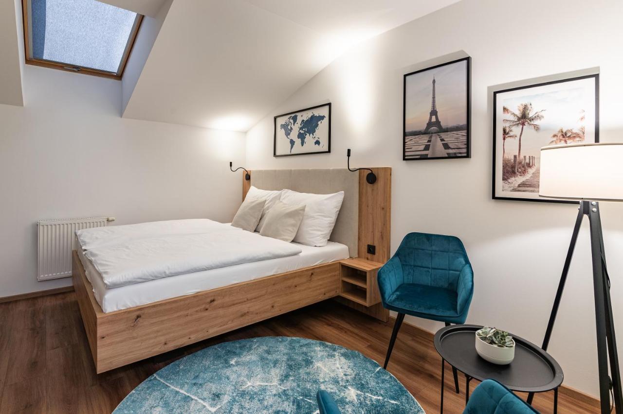 Hotel Restovna Jíloviště エクステリア 写真