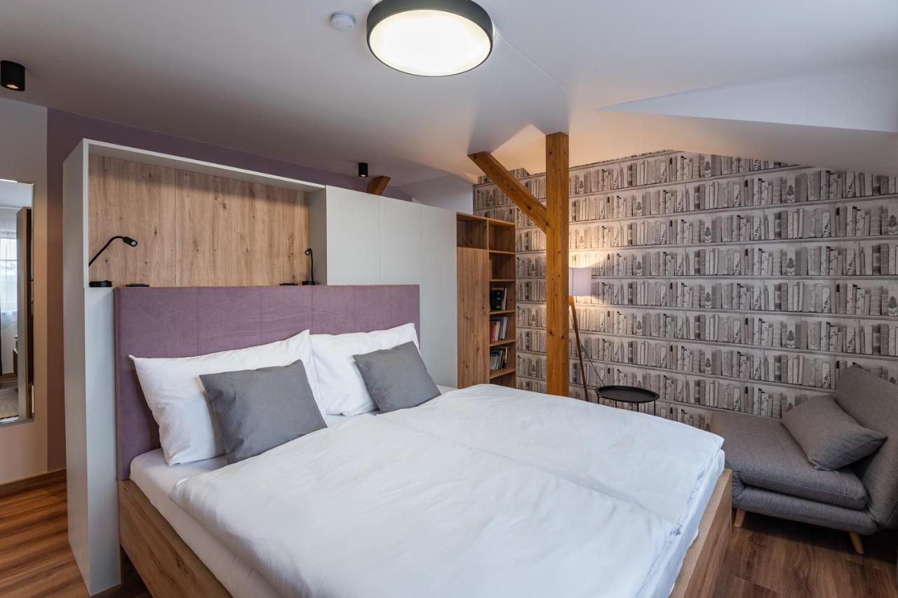 Hotel Restovna Jíloviště エクステリア 写真