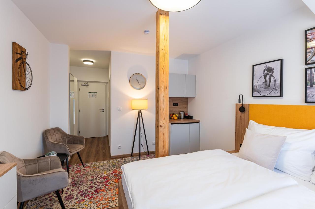 Hotel Restovna Jíloviště エクステリア 写真