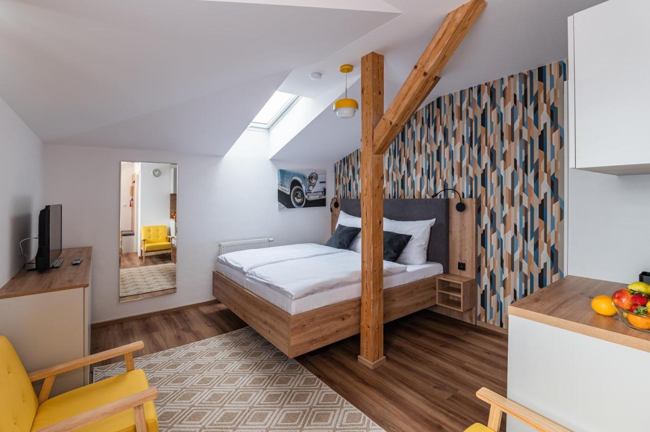 Hotel Restovna Jíloviště エクステリア 写真