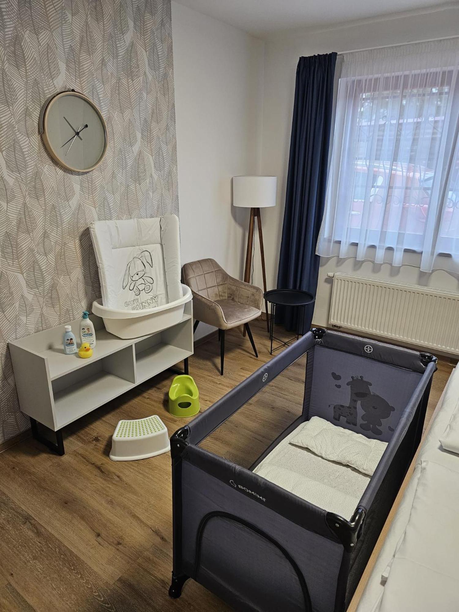 Hotel Restovna Jíloviště エクステリア 写真