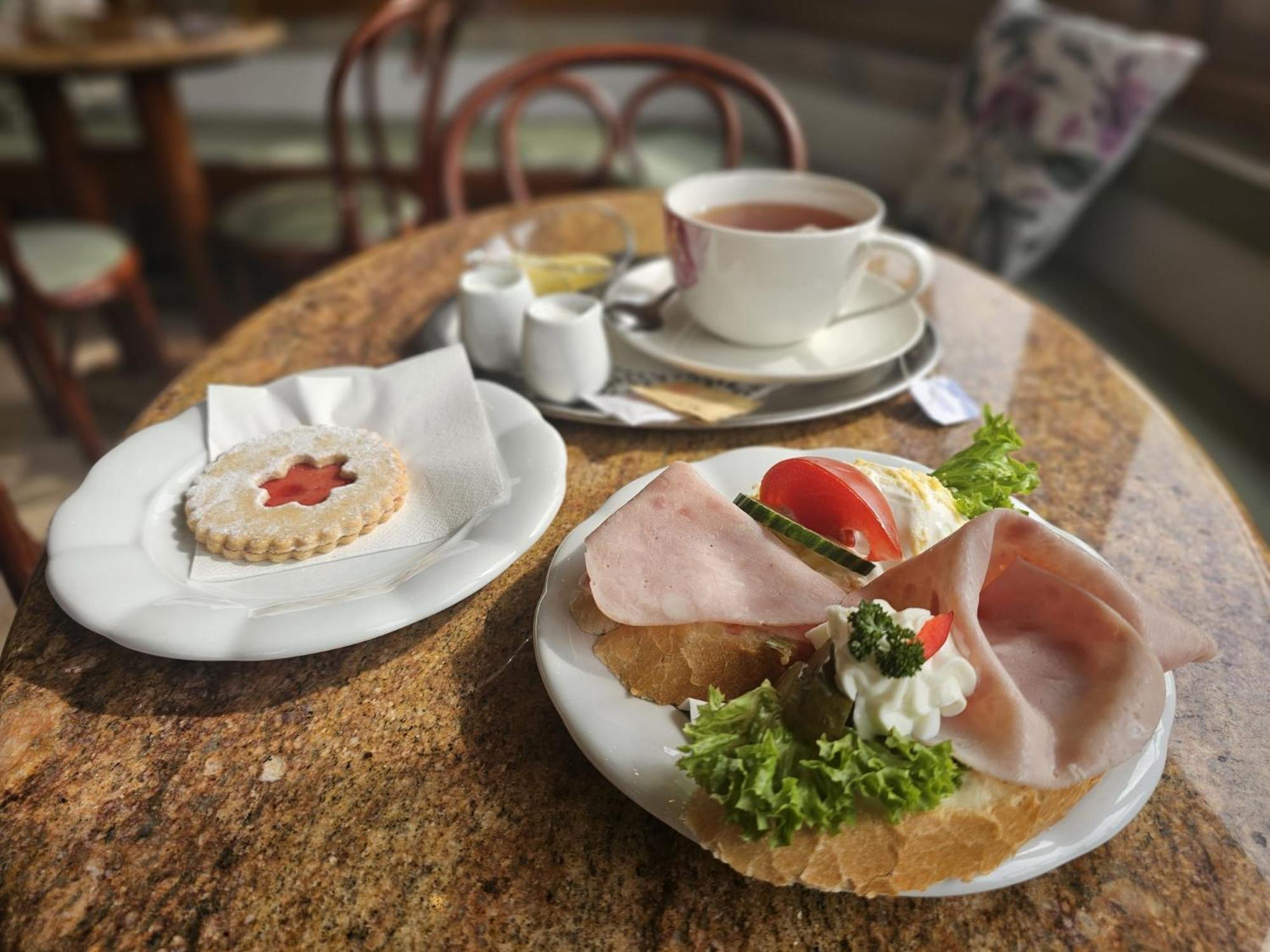 Hotel Restovna Jíloviště エクステリア 写真