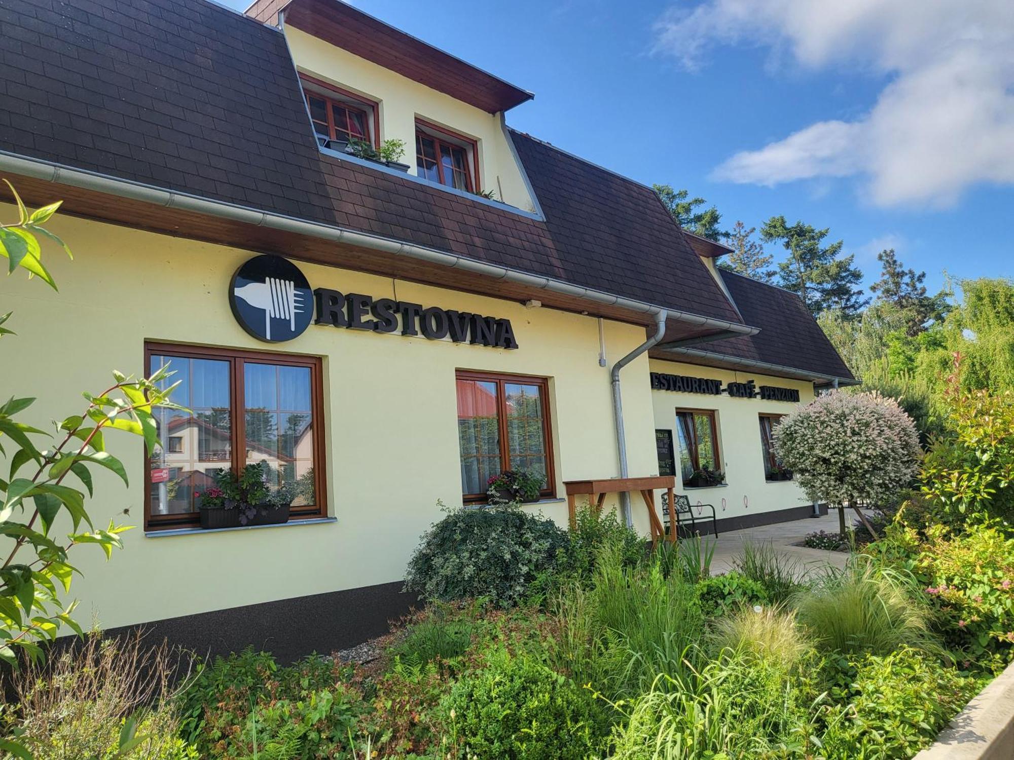 Hotel Restovna Jíloviště エクステリア 写真